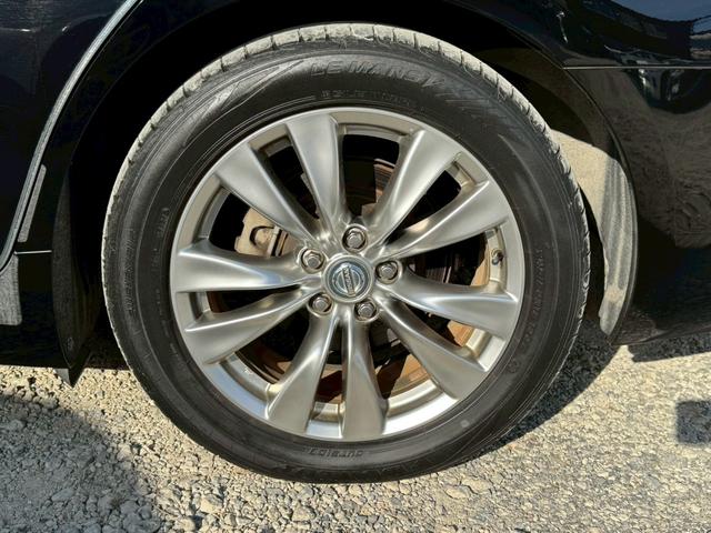 フーガハイブリッド VIPパッケージ フルレザー 衝突軽減 シートH/C 純正ナビ バック/サイドカメラ レーダークルーズ 後席シートヒーター オットマン リアサンシェード 電動シート シートメモリー オートライト(25枚目)