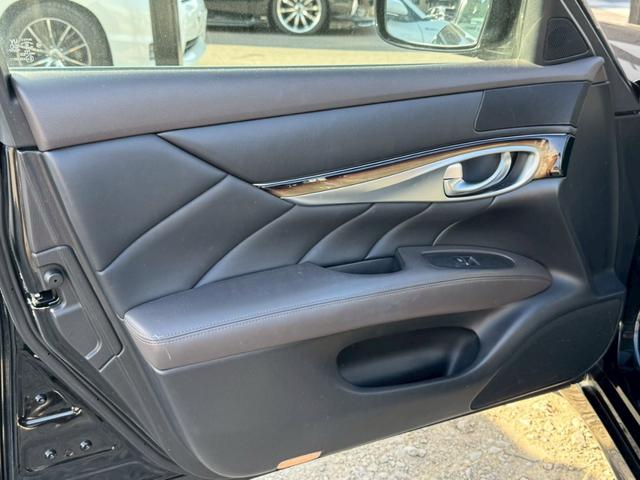 フーガハイブリッド VIPパッケージ フルレザー 衝突軽減 シートH/C 純正ナビ バック/サイドカメラ レーダークルーズ 後席シートヒーター オットマン リアサンシェード 電動シート シートメモリー オートライト(31枚目)