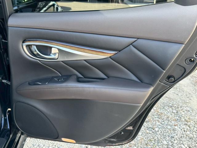 フーガハイブリッド VIPパッケージ フルレザー 衝突軽減 シートH/C 純正ナビ バック/サイドカメラ レーダークルーズ 後席シートヒーター オットマン リアサンシェード 電動シート シートメモリー オートライト(32枚目)