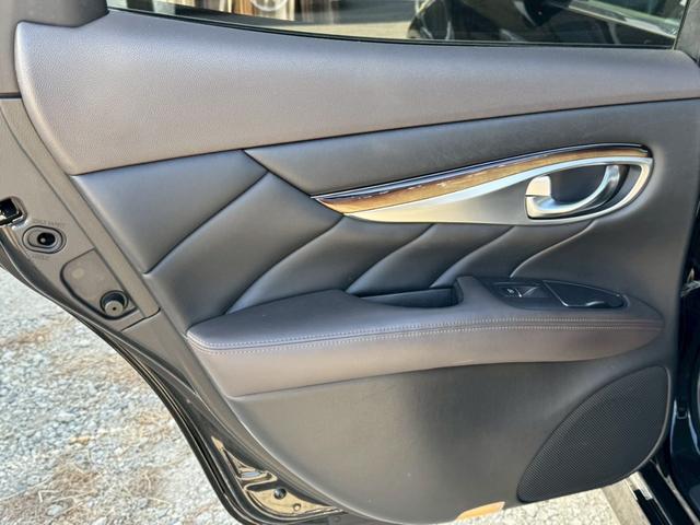 フーガハイブリッド VIPパッケージ フルレザー 衝突軽減 シートH/C 純正ナビ バック/サイドカメラ レーダークルーズ 後席シートヒーター オットマン リアサンシェード 電動シート シートメモリー オートライト(34枚目)