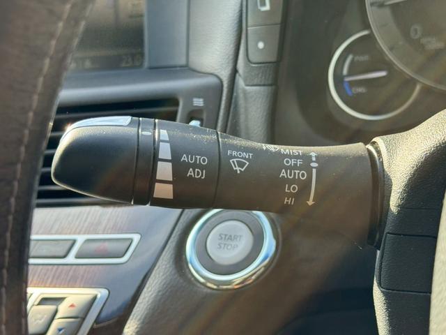 フーガハイブリッド VIPパッケージ フルレザー 衝突軽減 シートH/C 純正ナビ バック/サイドカメラ レーダークルーズ 後席シートヒーター オットマン リアサンシェード 電動シート シートメモリー オートライト(35枚目)