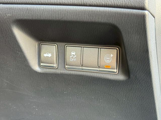 フーガハイブリッド VIPパッケージ フルレザー 衝突軽減 シートH/C 純正ナビ バック/サイドカメラ レーダークルーズ 後席シートヒーター オットマン リアサンシェード 電動シート シートメモリー オートライト(37枚目)