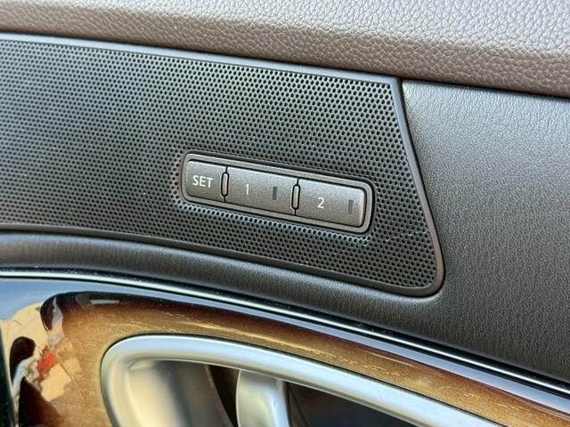 フーガハイブリッド VIPパッケージ フルレザー 衝突軽減 シートH/C 純正ナビ バック/サイドカメラ レーダークルーズ 後席シートヒーター オットマン リアサンシェード 電動シート シートメモリー オートライト(49枚目)