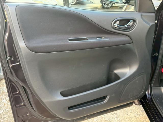 セレナ ハイウェイスター　Ｓ－ハイブリッド　禁煙　両側電動スライドドア　純正ナビ　フルセグ　バックカメラ　クルコン　ドラレコ　Ｗエアコン　コーナーセンサー　ＥＴＣ　インテリキー　３列シート　８人乗り　純正アルミ（28枚目）