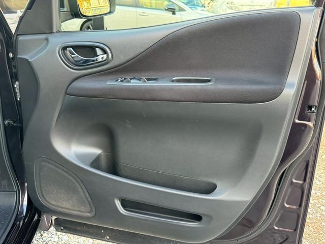 セレナ ハイウェイスター　Ｓ－ハイブリッド　禁煙　両側電動スライドドア　純正ナビ　フルセグ　バックカメラ　クルコン　ドラレコ　Ｗエアコン　コーナーセンサー　ＥＴＣ　インテリキー　３列シート　８人乗り　純正アルミ（29枚目）