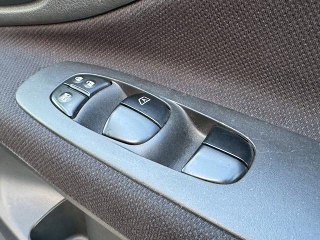 セレナ ハイウェイスター　Ｓ－ハイブリッド　禁煙　両側電動スライドドア　純正ナビ　フルセグ　バックカメラ　クルコン　ドラレコ　Ｗエアコン　コーナーセンサー　ＥＴＣ　インテリキー　３列シート　８人乗り　純正アルミ（35枚目）