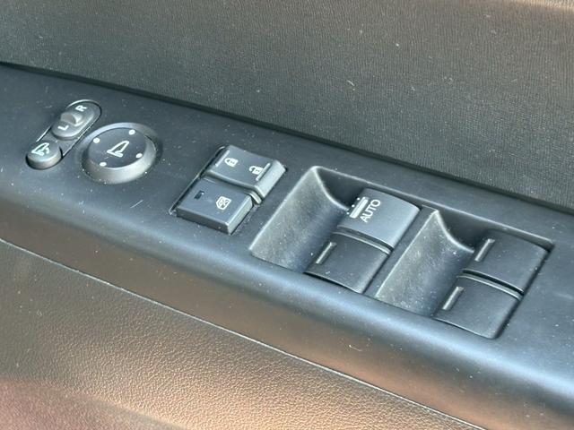 N-BOX G SSパッケージ 禁煙 ユーザー買取 Lパッケージ ナビ Bカメラ Bluetooth再生 DVD 両側電動スライドドア クロームメッキドアハンドル シルバーリングドリンクホルダー スマートキー アイドリングストップ(26枚目)