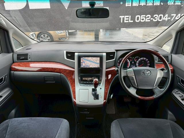 ヴェルファイア ２．４Ｚ　プラチナセレクションＩＩ　ナビＴＶ　フリップダウン　両側電動スライド　電動リアゲート　スマートキー　ＥＴＣ　クリアランスソナー　オットマン　フォグランプ　純正１８インチアルミホイール　電動格納ミラー　後席エアコン（2枚目）