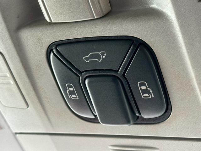 ヴェルファイア ２．４Ｚ　プラチナセレクションＩＩ　ナビＴＶ　フリップダウン　両側電動スライド　電動リアゲート　スマートキー　ＥＴＣ　クリアランスソナー　オットマン　フォグランプ　純正１８インチアルミホイール　電動格納ミラー　後席エアコン（7枚目）