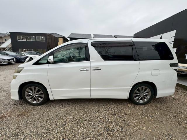 ヴェルファイア ２．４Ｚ　プラチナセレクションＩＩ　ナビＴＶ　フリップダウン　両側電動スライド　電動リアゲート　スマートキー　ＥＴＣ　クリアランスソナー　オットマン　フォグランプ　純正１８インチアルミホイール　電動格納ミラー　後席エアコン（24枚目）