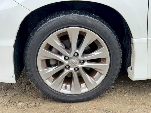 ヴェルファイア ２．４Ｚ　プラチナセレクションＩＩ　ナビＴＶ　フリップダウン　両側電動スライド　電動リアゲート　スマートキー　ＥＴＣ　クリアランスソナー　オットマン　フォグランプ　純正１８インチアルミホイール　電動格納ミラー　後席エアコン（26枚目）