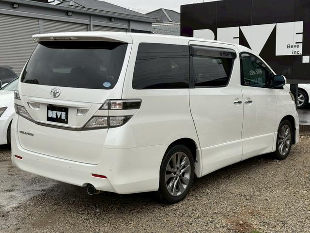 ヴェルファイア ２．４Ｚ　プラチナセレクションＩＩ　ナビＴＶ　フリップダウン　両側電動スライド　電動リアゲート　スマートキー　ＥＴＣ　クリアランスソナー　オットマン　フォグランプ　純正１８インチアルミホイール　電動格納ミラー　後席エアコン（68枚目）