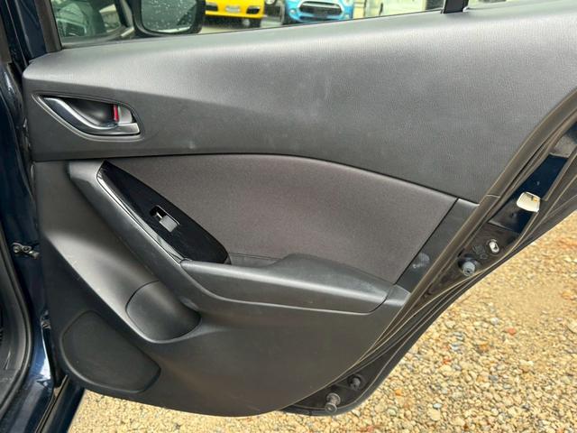 アクセラスポーツ １５ＸＤ　プロアクティブ　後期　マツダコネクトナビ　衝突軽減　障害物センサー　ＢＳＭ　ＥＴＣ　スマートキー　フルセグ　Ｂｌｕｅｔｏｏｔｈ　ＣＤ／ＤＶＤ　電動格納ミラー（32枚目）