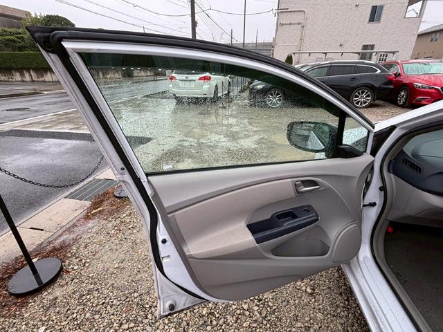 インサイト Ｇ　禁煙　ユーザー買取　オートライト機能付き　コーナーセンサー　ＥＴＣ　デジタルメーター　アルミホイール　ブリジストンタイヤ（24枚目）