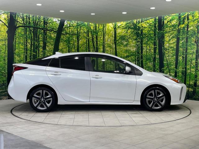 プリウス Ｓツーリングセレクション　禁煙車　純正９型ナビ　セーフティセンス　１００Ｖ電源　フルセグ　バックカメラ　ＥＴＣ　Ｂｌｕｅｔｏｏｔｈ　レーダークルーズ　ＣＤ／ＤＶＤ再生　純正１７インチアルミホイール　スマートキー（31枚目）