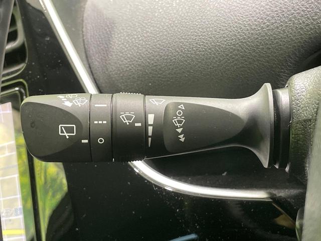 プリウス Ｓツーリングセレクション　禁煙車　純正９型ナビ　セーフティセンス　１００Ｖ電源　フルセグ　バックカメラ　ＥＴＣ　Ｂｌｕｅｔｏｏｔｈ　レーダークルーズ　ＣＤ／ＤＶＤ再生　純正１７インチアルミホイール　スマートキー（57枚目）