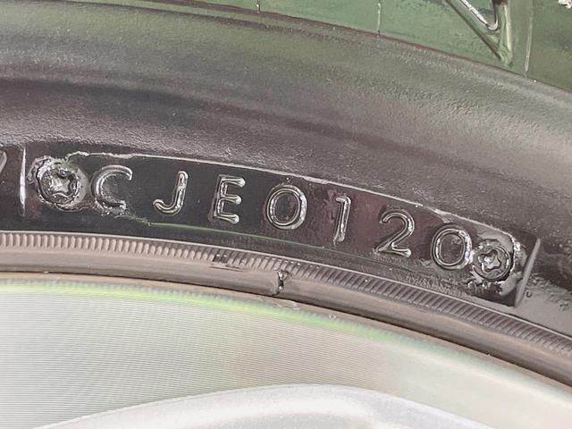 コペン ローブ　ＳＤナビ　禁煙車　ＬＥＤヘッドライト　シートヒーター　革巻きステアリング　スマートキー　Ｂｌｕｅｔｏｏｔｈ再生　ＥＴＣ　ステアリングスイッチ　純正１６インチアルミ　ブラックルーフ（26枚目）