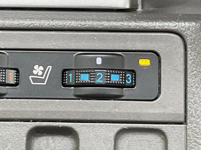 ランドクルーザープラド TX Lパッケージ ムーンルーフ モデリスタエアロ 7人乗 ベージュ内装 9インチディスプレイ 全周囲カメラ シルバールーフレール 禁煙車 セーフティセンス レーダークルーズ ブラインドスポットモニター(52枚目)