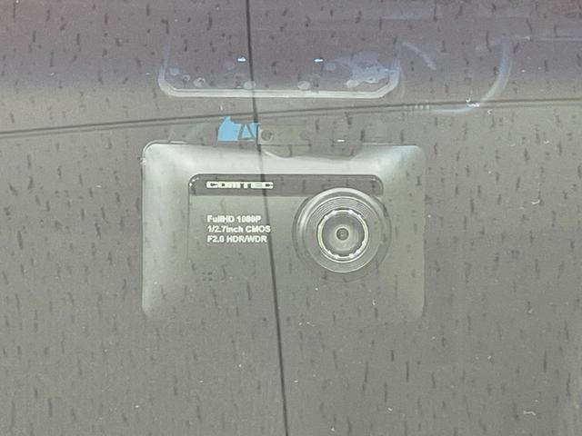 Ｎ－ＯＮＥ プレミアム・Ｌパッケージ　純正ナビ　バックカメラ　禁煙車　スマートキー　ＨＩＤヘッド　ＥＴＣ　純正１４インチアルミ　オートライト　オートエアコン　Ｂｌｕｅｔｏｏｔｈ　ＣＤ　ＤＶＤ　革巻きステアリング　盗難防止装置（5枚目）