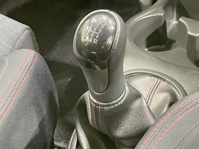マーチ ニスモ　Ｓ　ＭＴ車　純正ナビ　バックカメラ　禁煙車　スマートキー　ＬＥＤヘッドライト　ＥＴＣ　純正１６インチアルミ　オートライト　オートエアコン　Ｂｌｕｅｔｏｏｔｈ再生　フルセグ（5枚目）