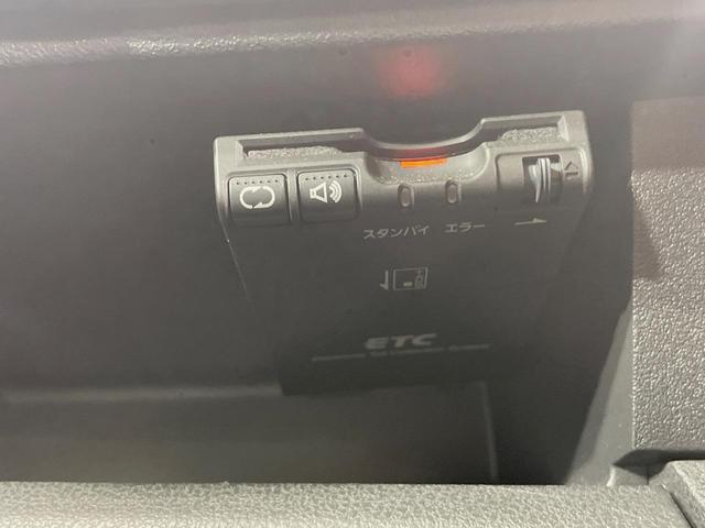 マーチ ニスモ　Ｓ　ＭＴ車　純正ナビ　バックカメラ　禁煙車　スマートキー　ＬＥＤヘッドライト　ＥＴＣ　純正１６インチアルミ　オートライト　オートエアコン　Ｂｌｕｅｔｏｏｔｈ再生　フルセグ（6枚目）