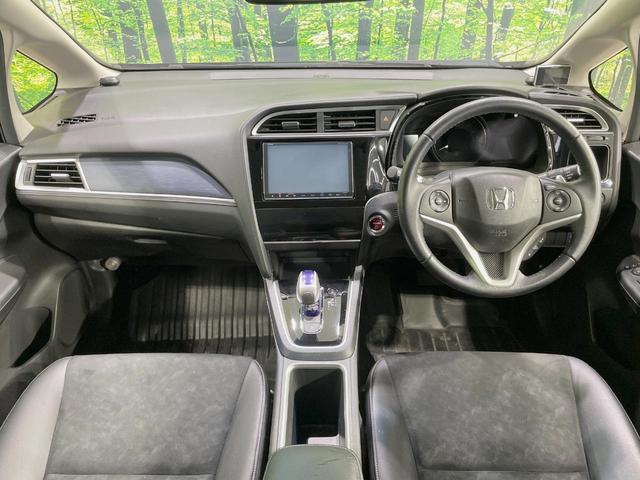 シャトル ハイブリッドＸ　純正８型ナビ　シティブレーキアクティブ　バックカメラ　禁煙車　ＬＥＤヘッドライト　クルーズコントロール　革巻きステアリング　ステアリングスイッチ　スマートキー　Ｂｌｕｅｔｏｏｔｈ再生　フルセグ（2枚目）