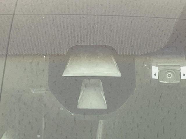 シャトル ハイブリッドＸ　純正８型ナビ　シティブレーキアクティブ　バックカメラ　禁煙車　ＬＥＤヘッドライト　クルーズコントロール　革巻きステアリング　ステアリングスイッチ　スマートキー　Ｂｌｕｅｔｏｏｔｈ再生　フルセグ（5枚目）