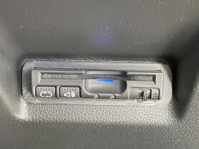 シャトル ハイブリッドＸ　純正８型ナビ　シティブレーキアクティブ　バックカメラ　禁煙車　ＬＥＤヘッドライト　クルーズコントロール　革巻きステアリング　ステアリングスイッチ　スマートキー　Ｂｌｕｅｔｏｏｔｈ再生　フルセグ（7枚目）