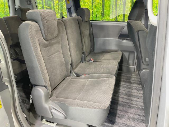 ノア Ｘ　禁煙車　ＥＴＣ　オートエアコン　キーレスエントリー　盗難防止装置　ドアバイザー　プライバシーガラス　電動格納ミラー（7枚目）