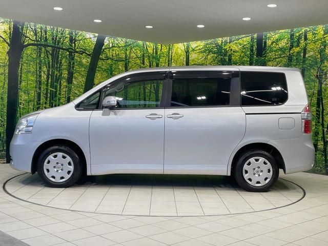ノア Ｘ　禁煙車　ＥＴＣ　オートエアコン　キーレスエントリー　盗難防止装置　ドアバイザー　プライバシーガラス　電動格納ミラー（24枚目）