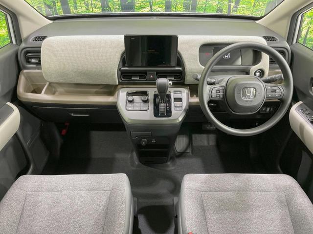 フリード エアー　登録済未使用車　純正８型ディスプレイ　バックカメラ　両側電動スライドドア　ホンダセンシング　アダプティブクルーズ　ＬＥＤヘッドライト　Ｂｌｕｅｔｏｏｔｈ再生　スマートキー　オートエアコン（2枚目）