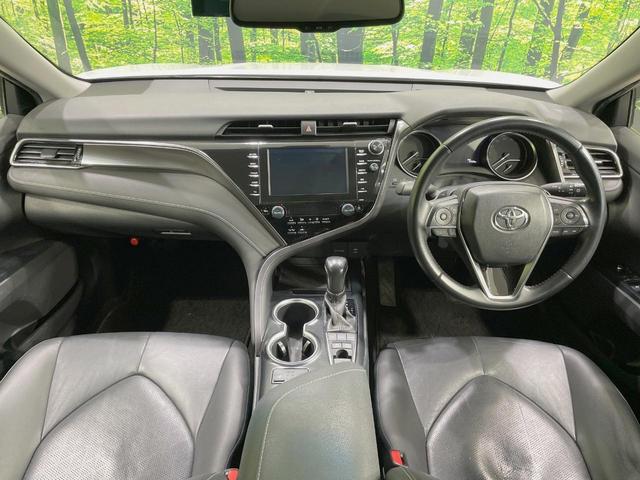 カムリ ＷＳレザーパッケージ　禁煙車　ツートンカラー　メーカーナビ　本革シート　セーフティセンス　ブラインドスポットモニター　バックカメラ　シートヒーター　パワーシート　シートヒーター　純正１８インチアルミ　ＥＴＣ（2枚目）