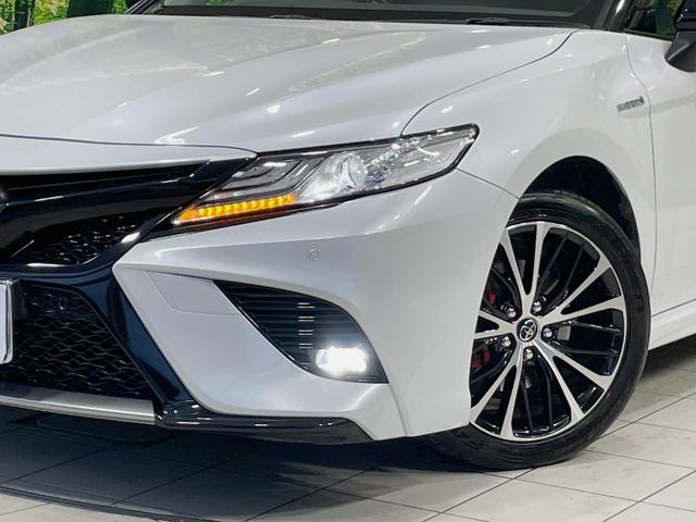 カムリ ＷＳレザーパッケージ　禁煙車　ツートンカラー　メーカーナビ　本革シート　セーフティセンス　ブラインドスポットモニター　バックカメラ　シートヒーター　パワーシート　シートヒーター　純正１８インチアルミ　ＥＴＣ（12枚目）