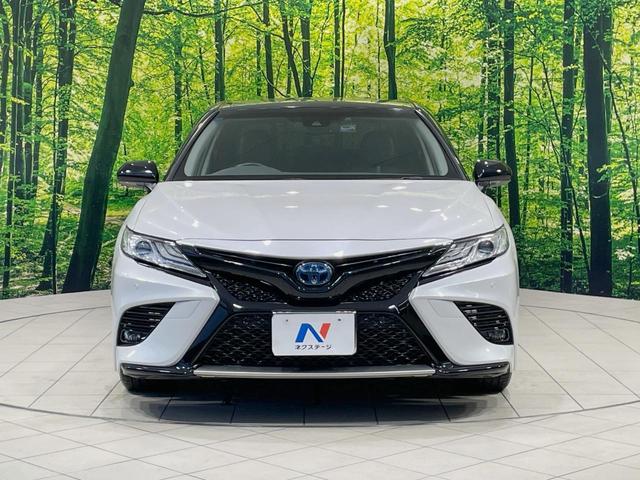 カムリ ＷＳレザーパッケージ　禁煙車　ツートンカラー　メーカーナビ　本革シート　セーフティセンス　ブラインドスポットモニター　バックカメラ　シートヒーター　パワーシート　シートヒーター　純正１８インチアルミ　ＥＴＣ（14枚目）