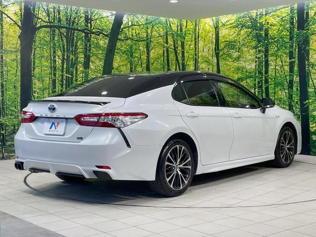 カムリ ＷＳレザーパッケージ　禁煙車　ツートンカラー　メーカーナビ　本革シート　セーフティセンス　ブラインドスポットモニター　バックカメラ　シートヒーター　パワーシート　シートヒーター　純正１８インチアルミ　ＥＴＣ（17枚目）
