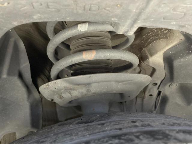 カムリ ＷＳレザーパッケージ　禁煙車　ツートンカラー　メーカーナビ　本革シート　セーフティセンス　ブラインドスポットモニター　バックカメラ　シートヒーター　パワーシート　シートヒーター　純正１８インチアルミ　ＥＴＣ（21枚目）