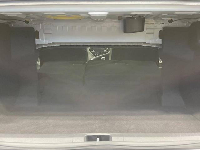 カムリ ＷＳレザーパッケージ　禁煙車　ツートンカラー　メーカーナビ　本革シート　セーフティセンス　ブラインドスポットモニター　バックカメラ　シートヒーター　パワーシート　シートヒーター　純正１８インチアルミ　ＥＴＣ（36枚目）