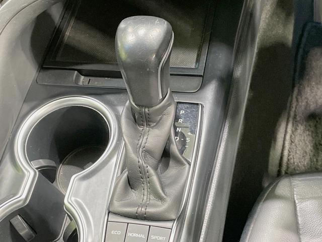 カムリ ＷＳレザーパッケージ　禁煙車　ツートンカラー　メーカーナビ　本革シート　セーフティセンス　ブラインドスポットモニター　バックカメラ　シートヒーター　パワーシート　シートヒーター　純正１８インチアルミ　ＥＴＣ（44枚目）