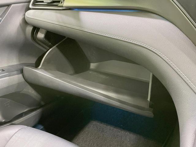 カムリ ＷＳレザーパッケージ　禁煙車　ツートンカラー　メーカーナビ　本革シート　セーフティセンス　ブラインドスポットモニター　バックカメラ　シートヒーター　パワーシート　シートヒーター　純正１８インチアルミ　ＥＴＣ（50枚目）