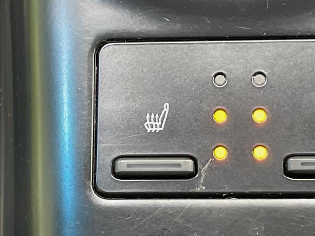 カムリ ＷＳレザーパッケージ　禁煙車　ツートンカラー　メーカーナビ　本革シート　セーフティセンス　ブラインドスポットモニター　バックカメラ　シートヒーター　パワーシート　シートヒーター　純正１８インチアルミ　ＥＴＣ（52枚目）