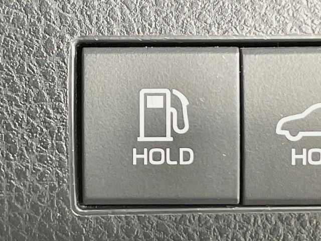 カムリ ＷＳレザーパッケージ　禁煙車　ツートンカラー　メーカーナビ　本革シート　セーフティセンス　ブラインドスポットモニター　バックカメラ　シートヒーター　パワーシート　シートヒーター　純正１８インチアルミ　ＥＴＣ（59枚目）