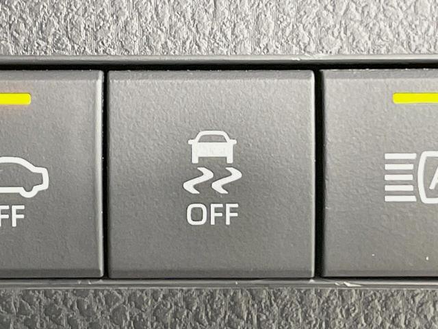 カムリ ＷＳレザーパッケージ　禁煙車　ツートンカラー　メーカーナビ　本革シート　セーフティセンス　ブラインドスポットモニター　バックカメラ　シートヒーター　パワーシート　シートヒーター　純正１８インチアルミ　ＥＴＣ（62枚目）