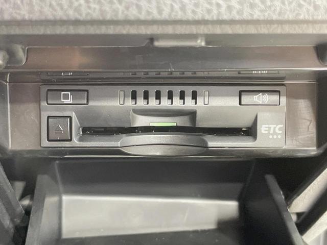 カムリ ＷＳレザーパッケージ　禁煙車　ツートンカラー　メーカーナビ　本革シート　セーフティセンス　ブラインドスポットモニター　バックカメラ　シートヒーター　パワーシート　シートヒーター　純正１８インチアルミ　ＥＴＣ（64枚目）