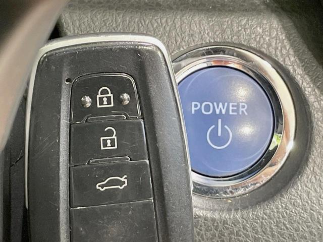 カムリ ＷＳレザーパッケージ　禁煙車　ツートンカラー　メーカーナビ　本革シート　セーフティセンス　ブラインドスポットモニター　バックカメラ　シートヒーター　パワーシート　シートヒーター　純正１８インチアルミ　ＥＴＣ（65枚目）