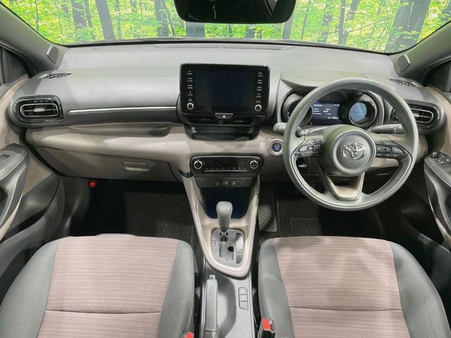 ヤリス G ナビ機能付き8型ディスプレイ セーフティセンス バックカメラ レーダークルーズ 禁煙車 シートヒーター スマートキー オートマチックハイビーム オートエアコン ETC Bluetooth再生(2枚目)