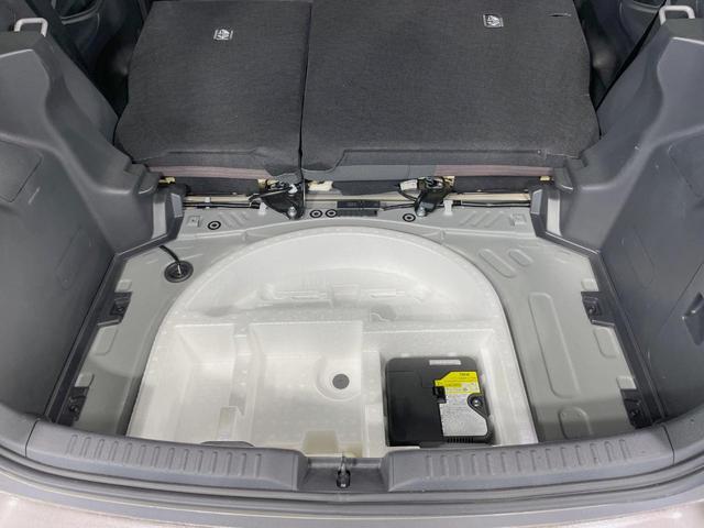 ヤリス G ナビ機能付き8型ディスプレイ セーフティセンス バックカメラ レーダークルーズ 禁煙車 シートヒーター スマートキー オートマチックハイビーム オートエアコン ETC Bluetooth再生(47枚目)