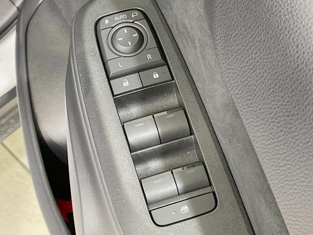 ヤリスクロス ハイブリッドＺ　ＭＣ後　ナビ機能付きディスプレイオーディオ　全周囲カメラ　セーフティセンス　レーダークルーズ　ＨＤＭＩ端子　パワーシート　ブラインドスポットモニター　ステアリングヒーター　Ｂｌｕｅｔｏｏｔｈ接続（37枚目）