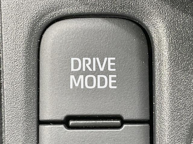 ヤリスクロス ハイブリッドＺ　ＭＣ後　ナビ機能付きディスプレイオーディオ　全周囲カメラ　セーフティセンス　レーダークルーズ　ＨＤＭＩ端子　パワーシート　ブラインドスポットモニター　ステアリングヒーター　Ｂｌｕｅｔｏｏｔｈ接続（55枚目）