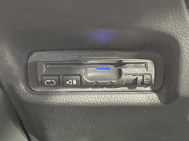 フィットハイブリッド Fパッケージ 純正ナビ バックカメラ シティブレーキアクティブ 禁煙車 ドラレコ スマートキー ETC オートエアコン Bluetooth再生 ステアリングスイッチ アームレスト シートリフター(7枚目)