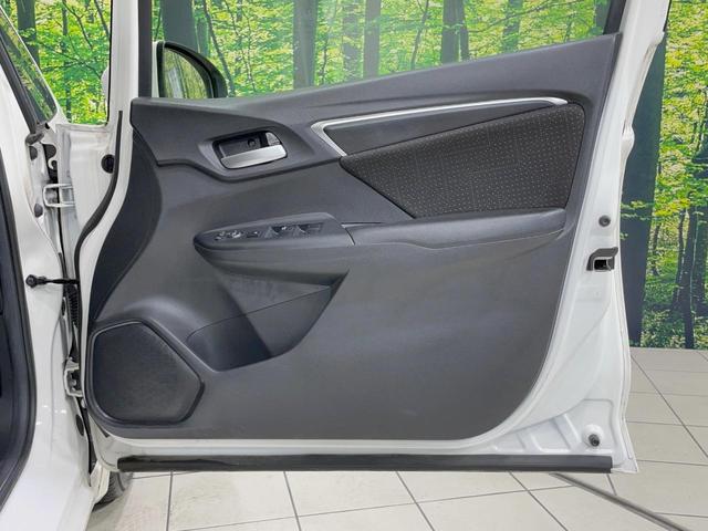 フィットハイブリッド Fパッケージ 純正ナビ バックカメラ シティブレーキアクティブ 禁煙車 ドラレコ スマートキー ETC オートエアコン Bluetooth再生 ステアリングスイッチ アームレスト シートリフター(40枚目)